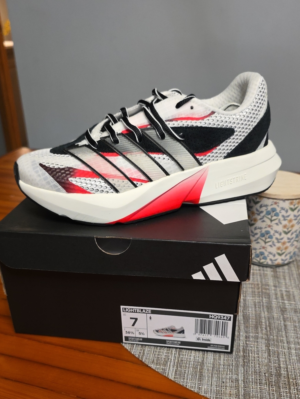 adidas Lightblaze Women's Trainers in White, Black & Pinkish-red 7 Womens